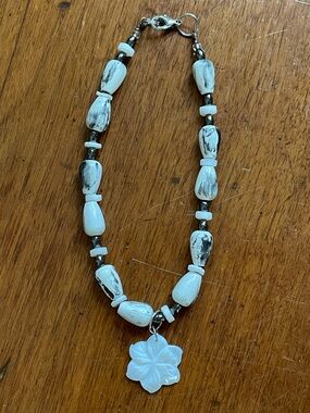 Kid’s Black & White Carved Flower Pendant Beachy Boho Beaded Choker Necklace